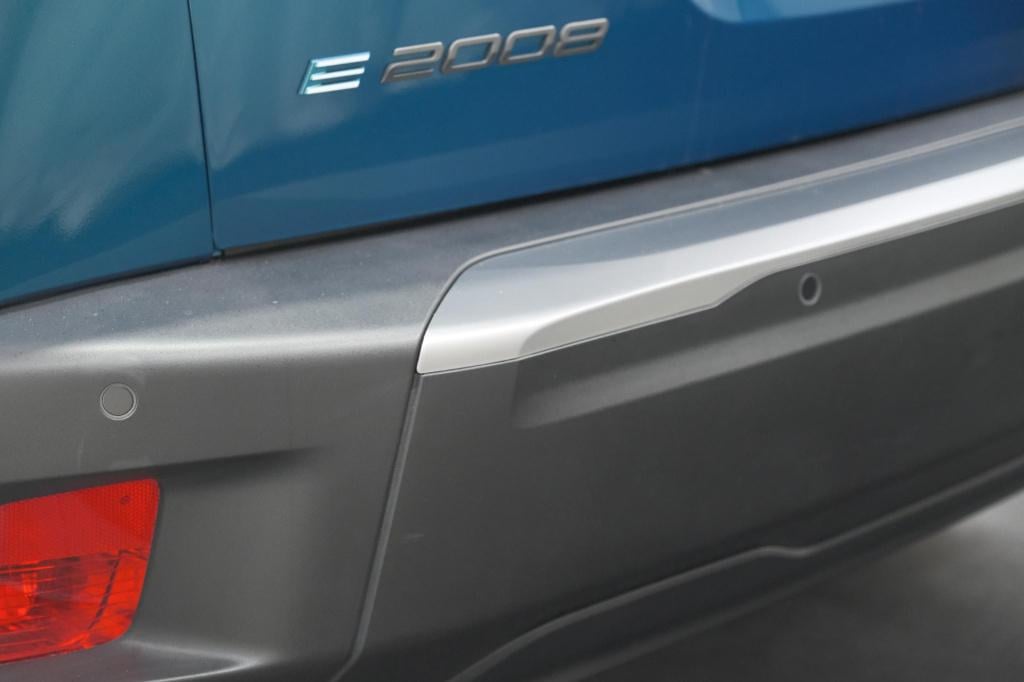 Peugeot E-2008 ev allure 54 kwh | soh 97,7% | 11 kw lader | apple carplay |