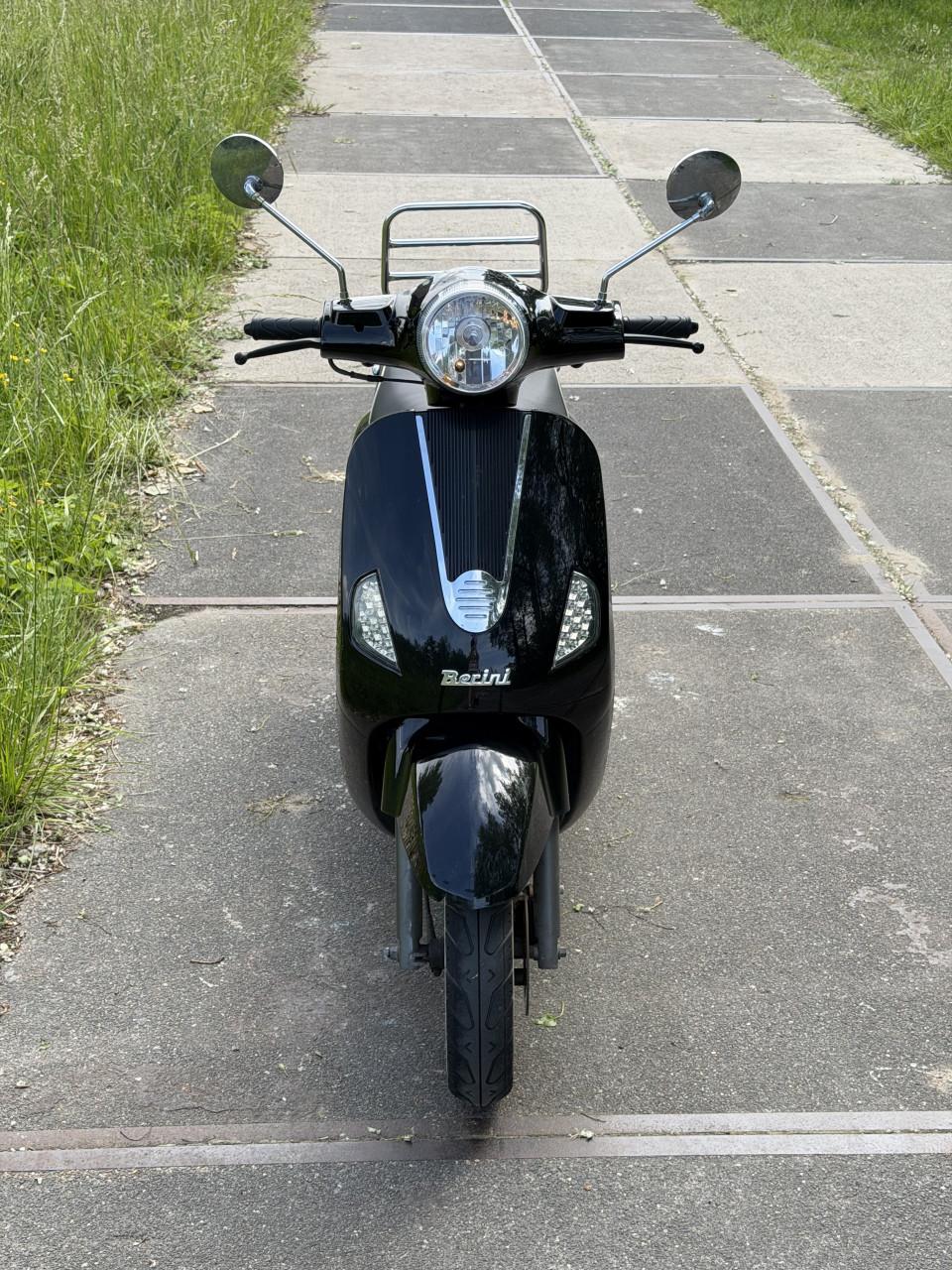 Berini Napoli scooter 4100km 35km/h 4-takt zuinig weinig km