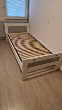 Een persoonsledikant en lattenbodem