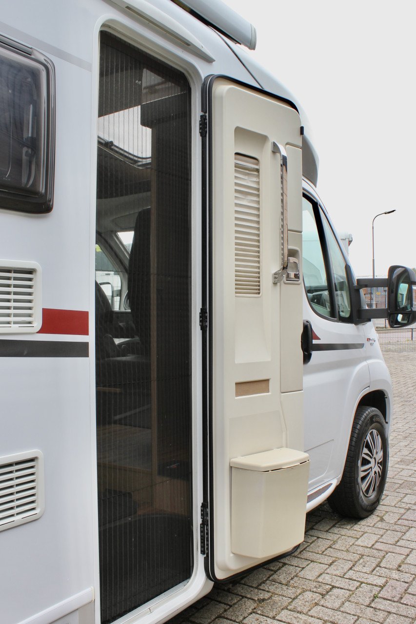 LMC Breezer (Lengtebedden, Compact ) Klaar voor kampeerseizoen 2026!!!!!!