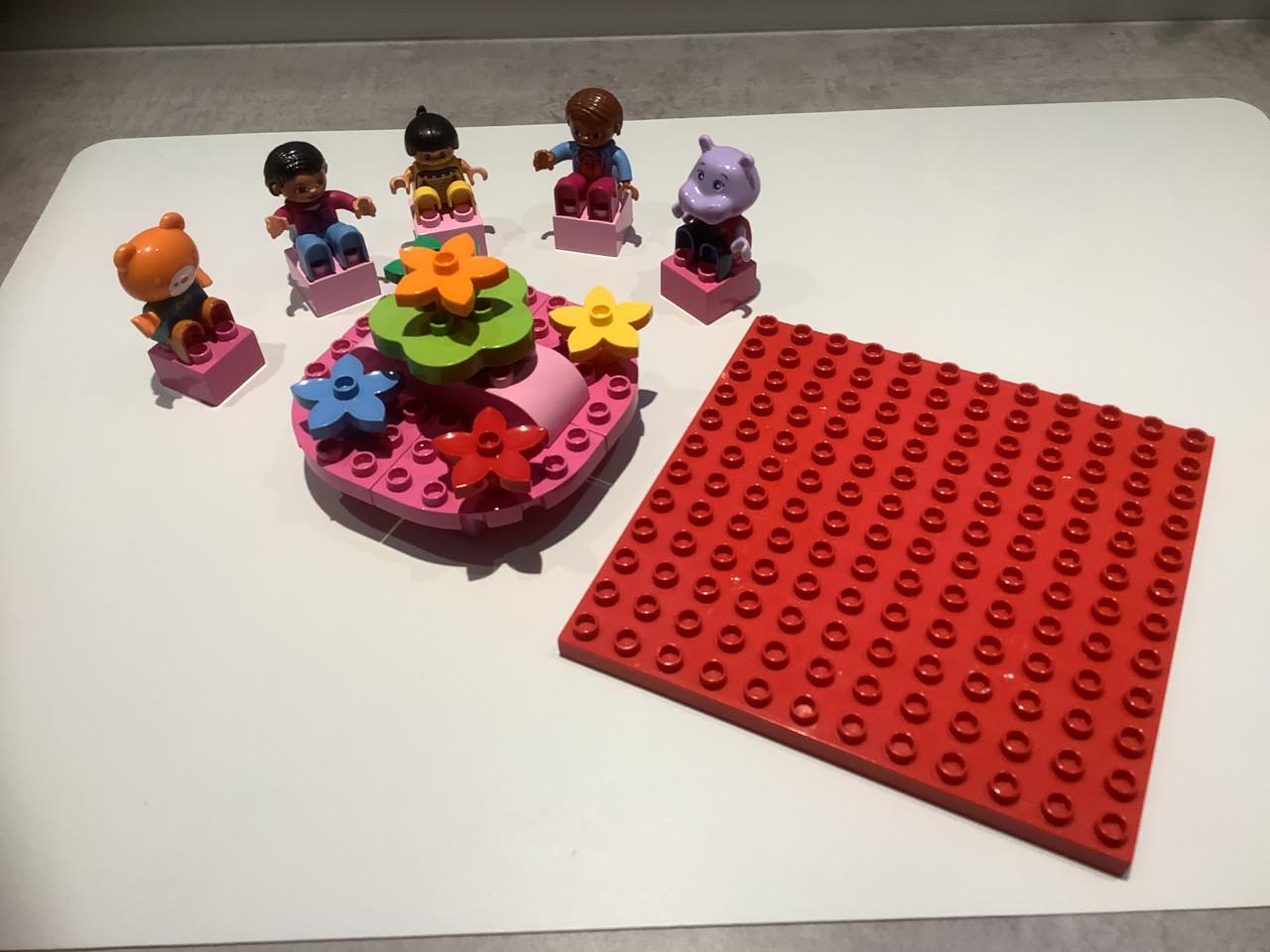 Duplo Set: Poppetjes, Dieren, Bloemen, Blokjes, Bouwplaatje