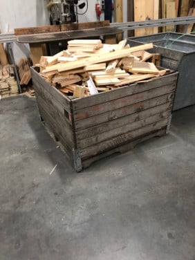 Kist kachelhout  v 15 euro