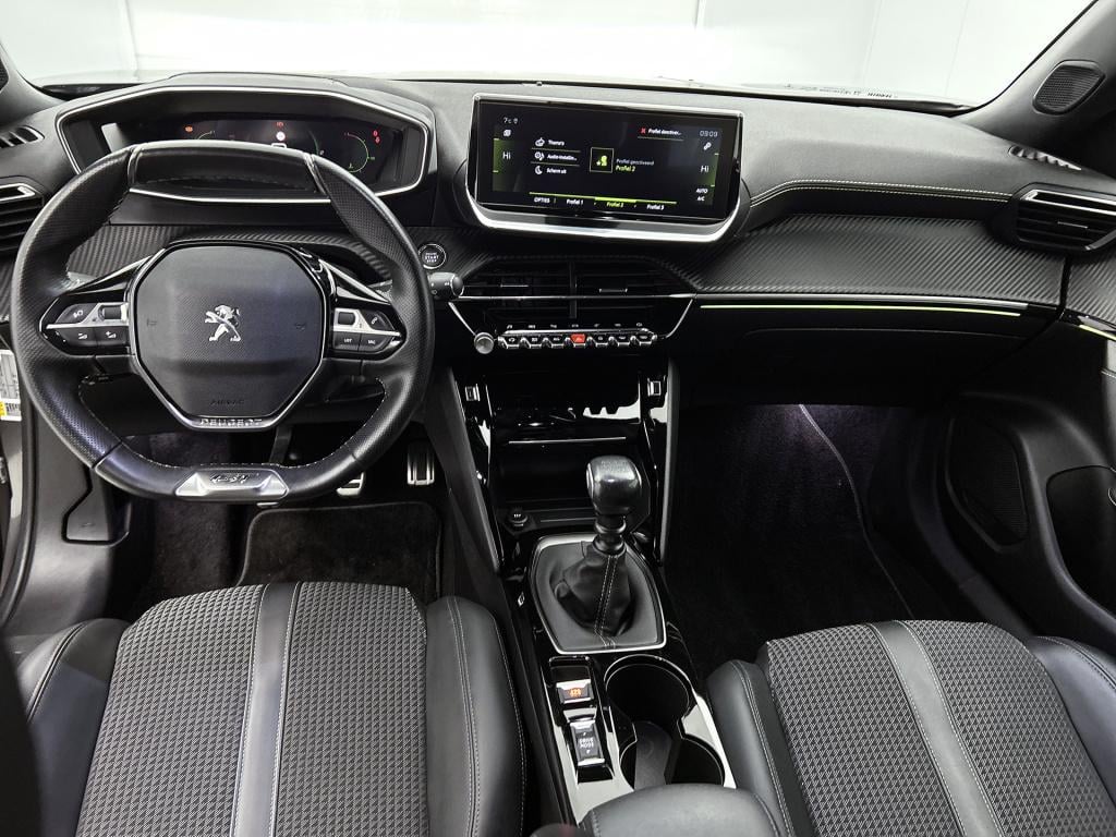 Peugeot 2008 130 pk gt-line | rijklaar | adaptive cc | navigatie | 3d cockp