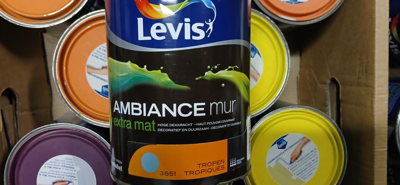 Diverse kleuren muurverf in 1 en 2.5ltr blikken in 1koop 75ltr voor 60euro
