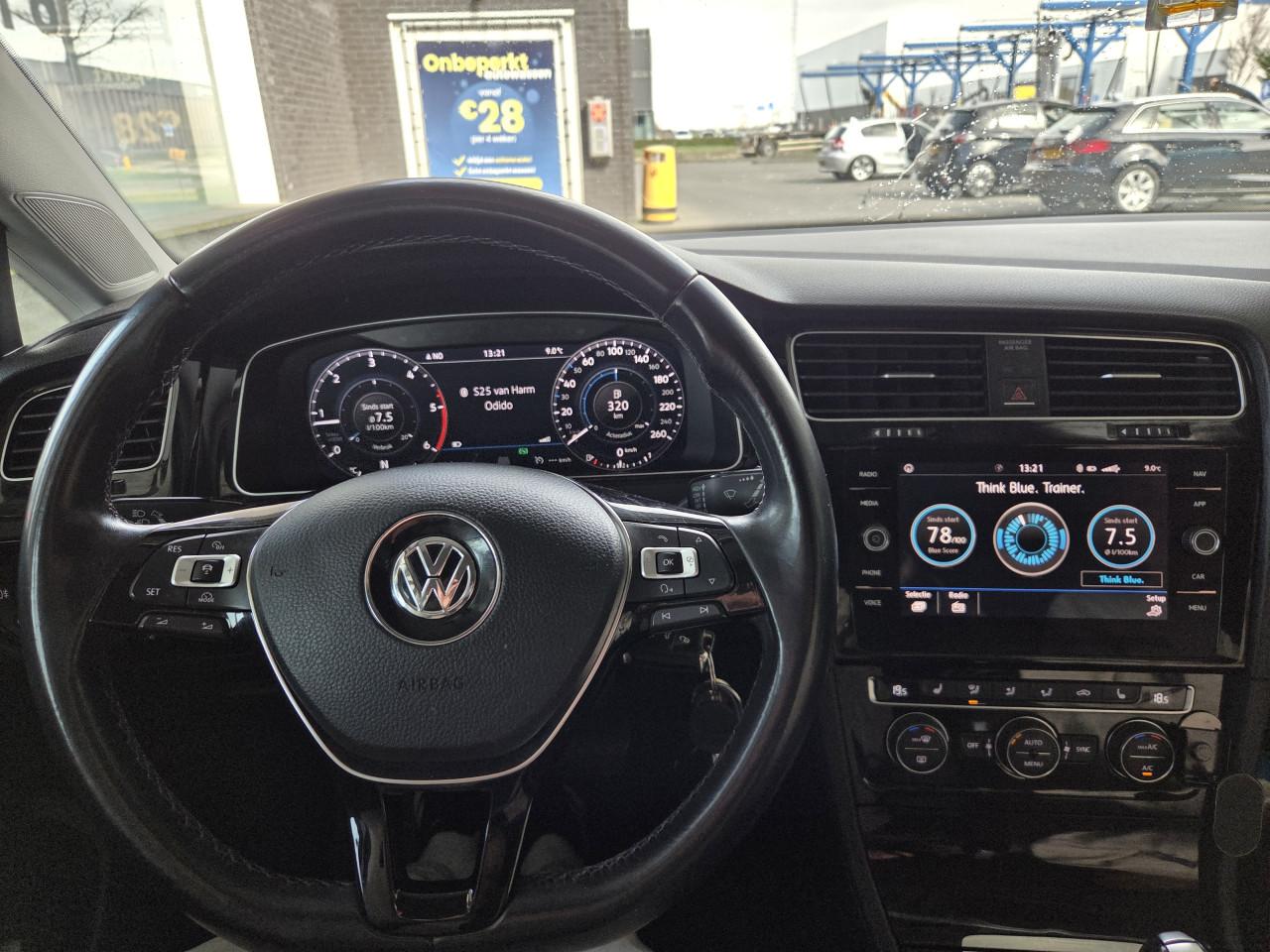 Volkswagen Golf VII- 1.6 TDI Highline Business R Automaat.