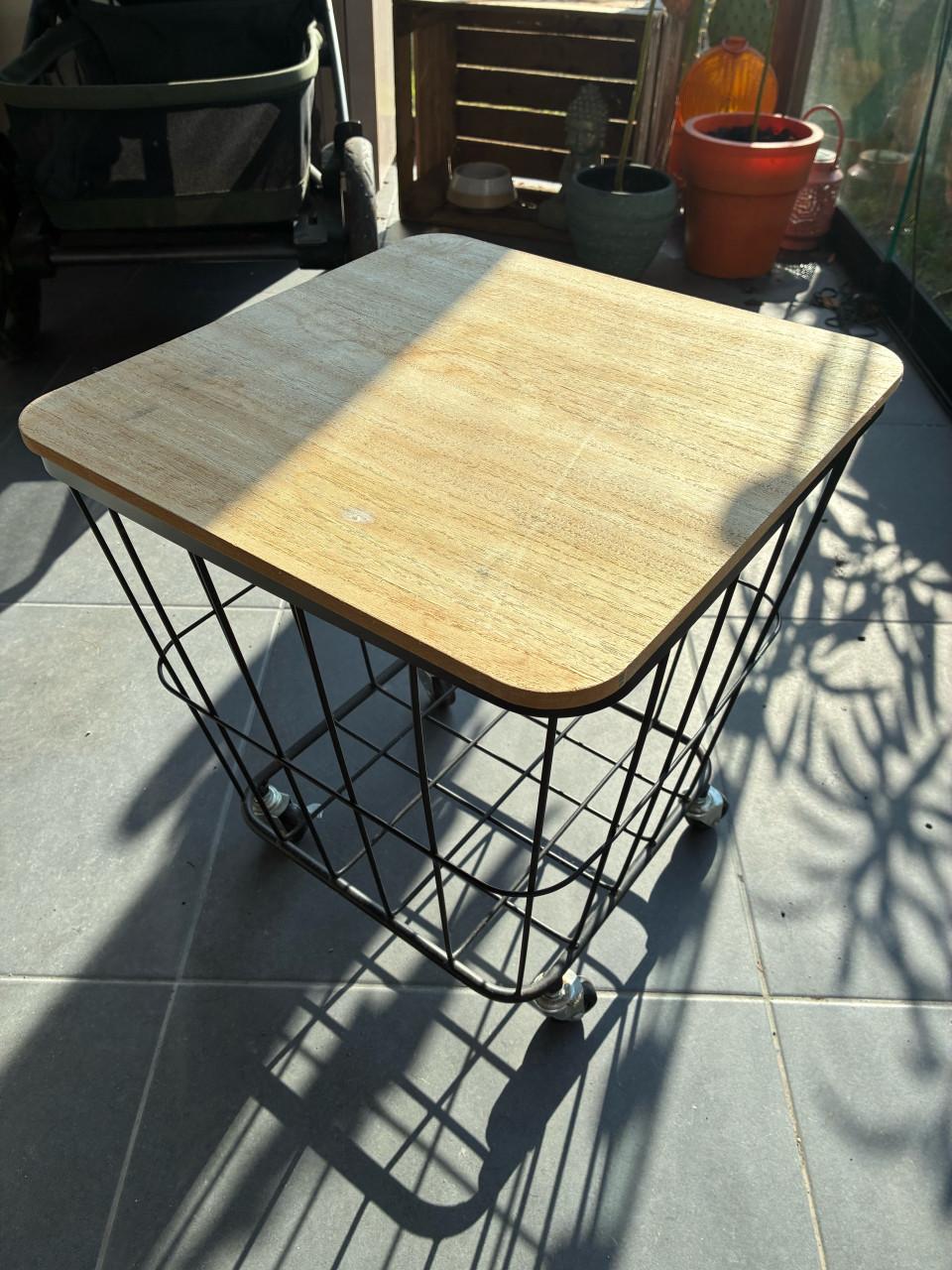 Tafeltje opberg plantentafel