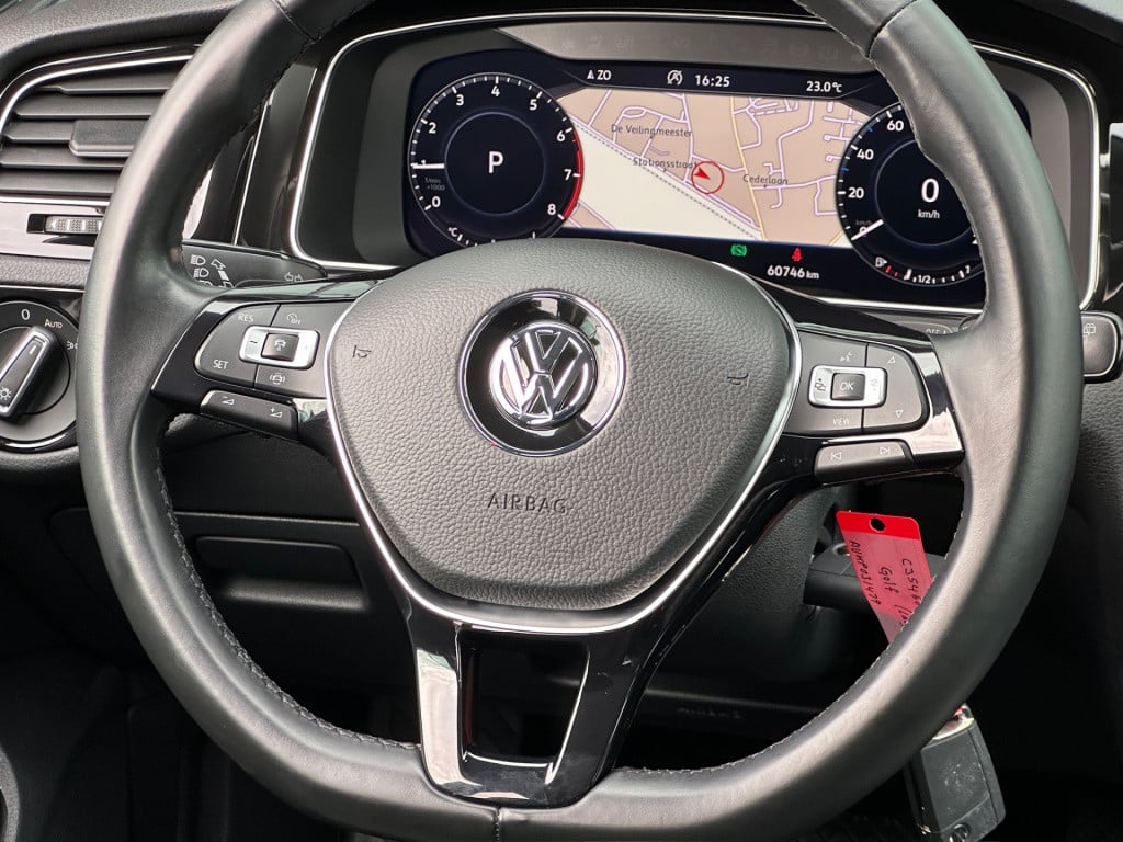 Volkswagen Golf 1.5 tsi 150pk dsg highline | camera | virtual cockpit | tre