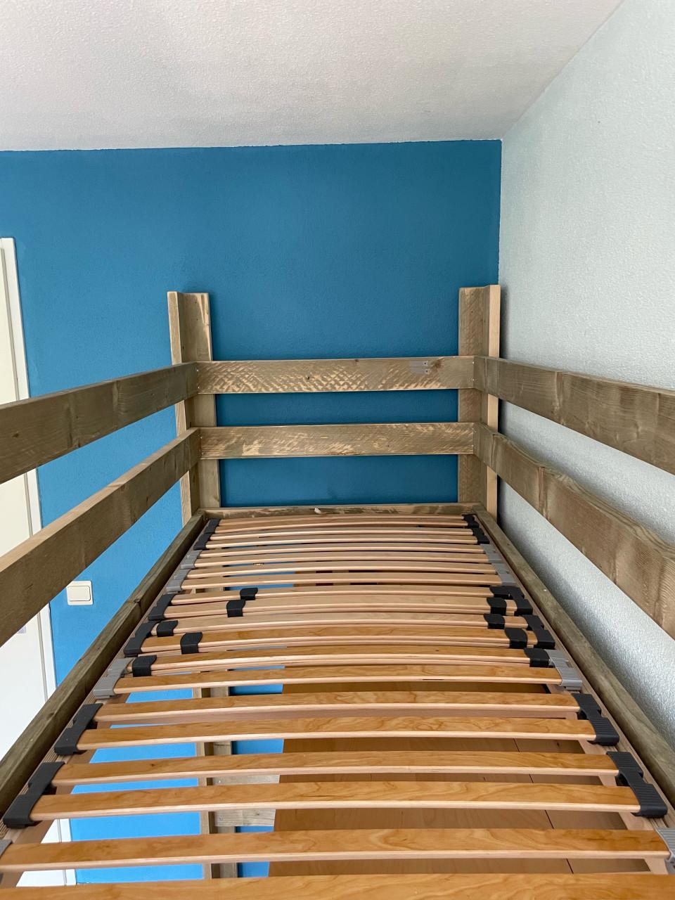 Bed hoogslaper (incl. verstelbare lattenbodem)