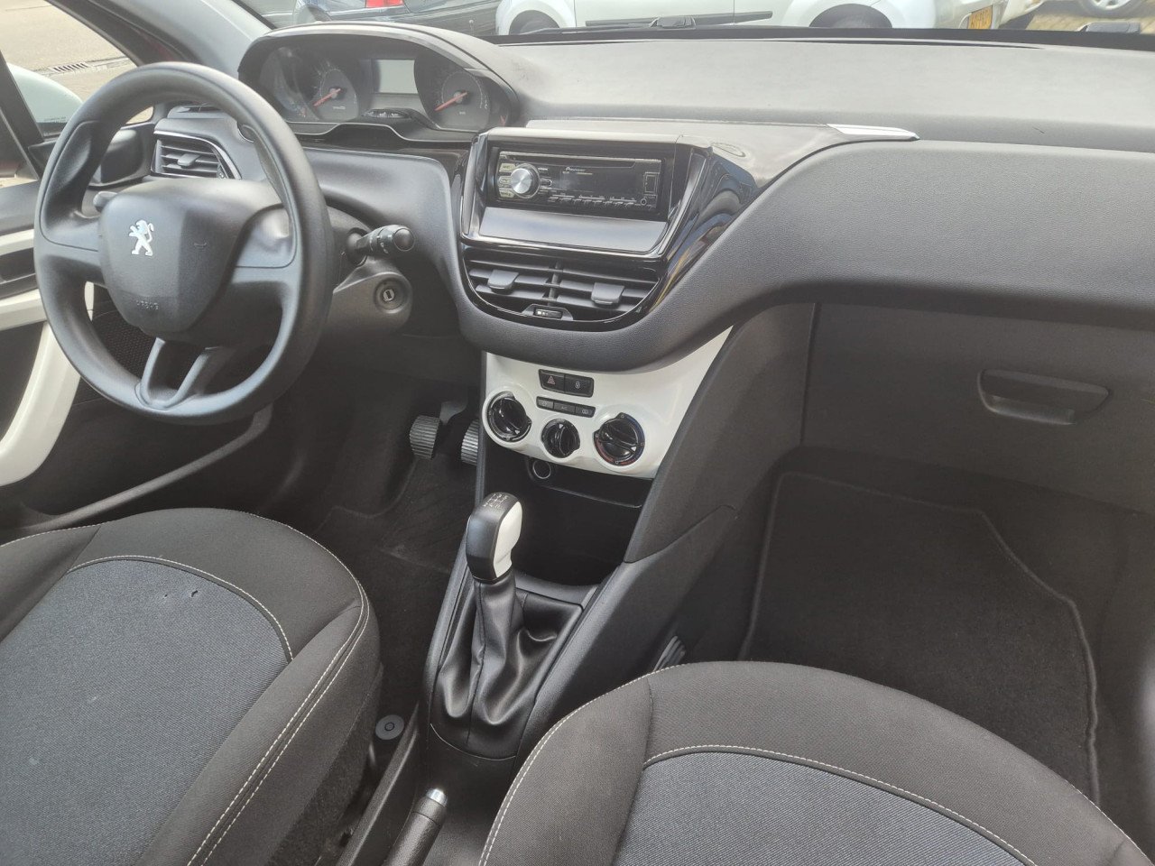 Peugeot 208 1.0 Pure Tech LIKE 5deurs bj:2015 airco apk 2026 !!