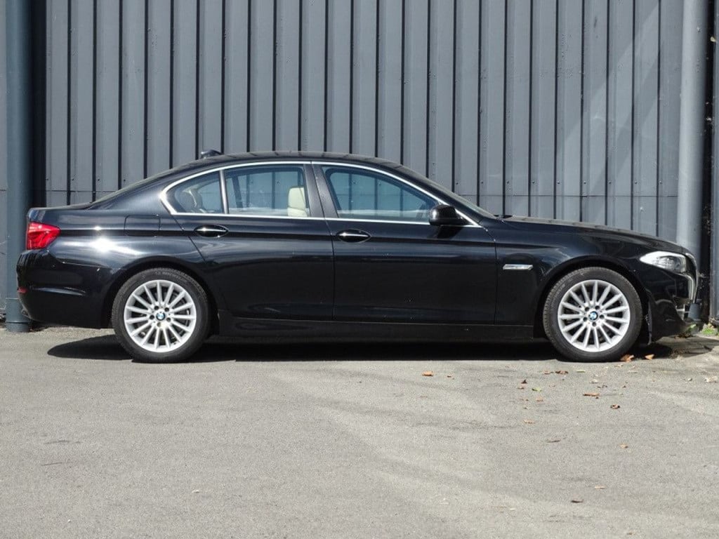 BMW 5 Serie 523i high executive pano | comfortstoelen | stoelverwarming!