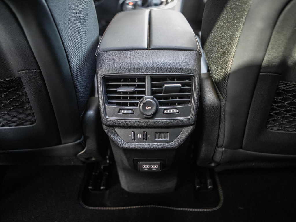 Peugeot 5008 puretech 130pk gt | panoramadak | trekhaak | stoelverwarming |