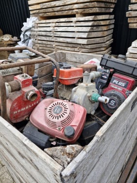 Te koop waterpompen en grasmaaier motor blokjes