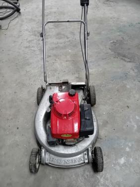 Honda grasmaaier 52 cm aangedreven.