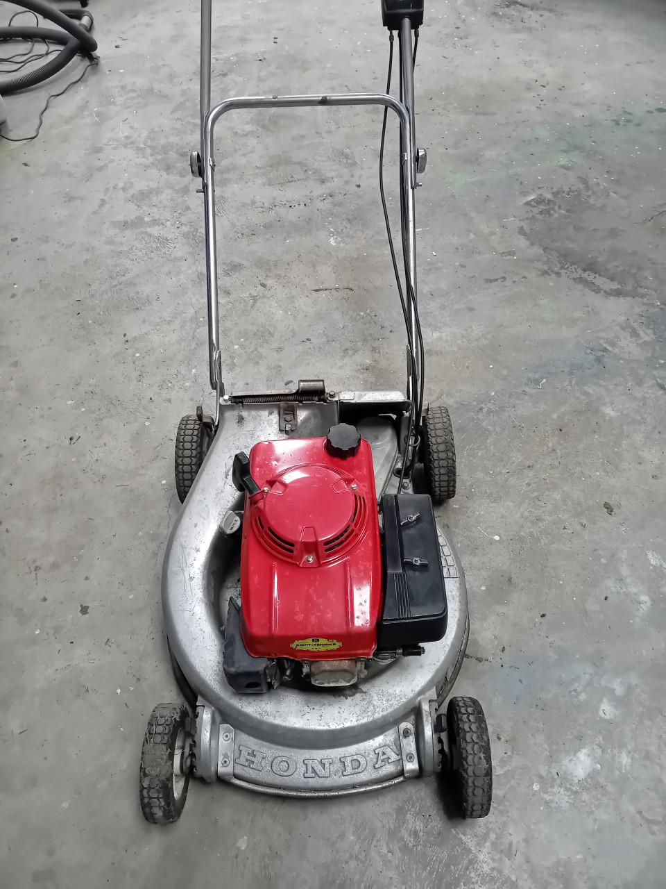 Honda grasmaaier 52 cm aangedreven.