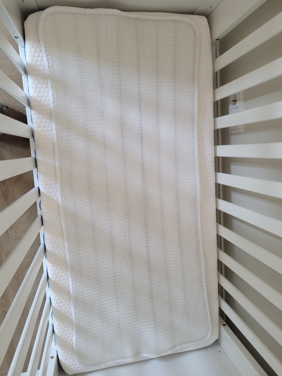 Ledikant met Aerosleep matras, toppers en lakens