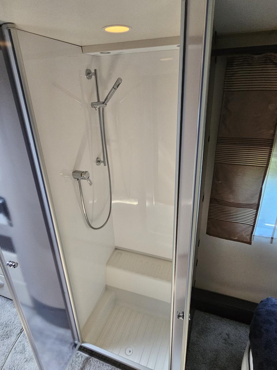 Caravan Hobby Premium 650 UFF met Ben Eilers voortent Ben Eilers voortent