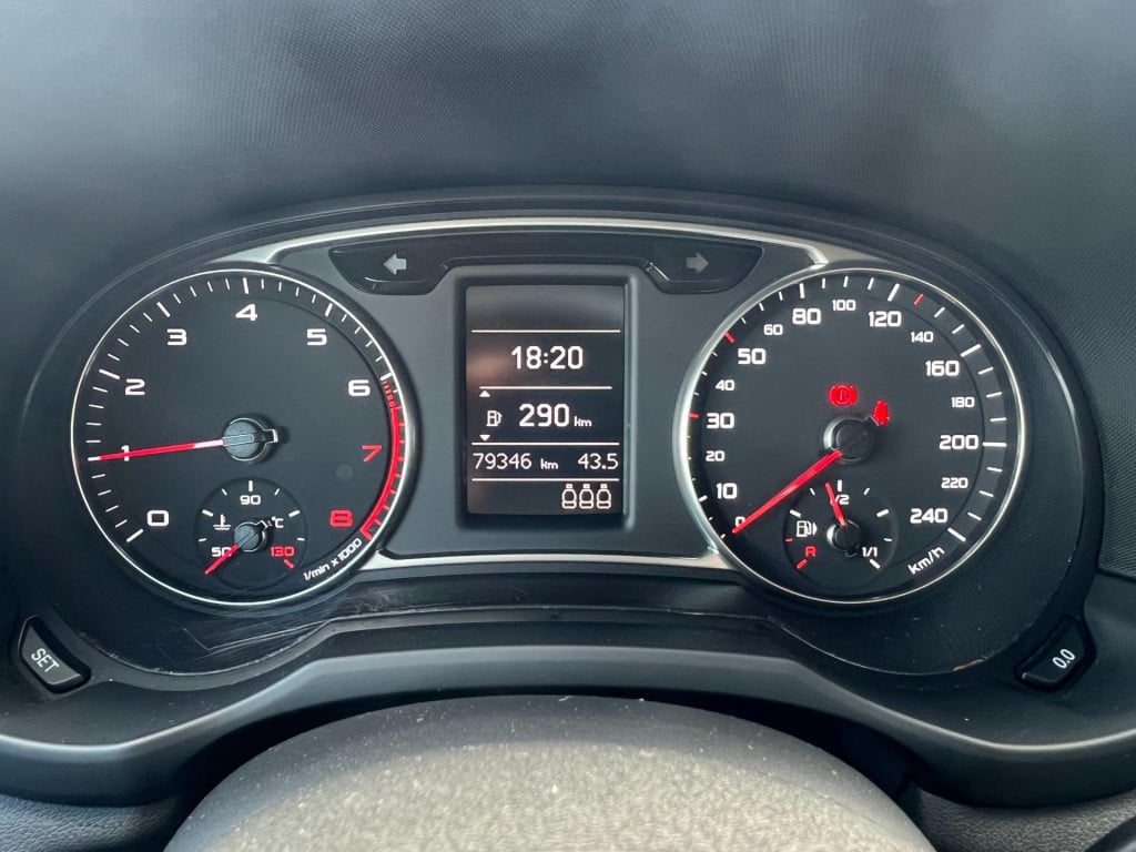 Audi A1 Sportback 1.0 tfsi adrenalin, s-line, navi enz...