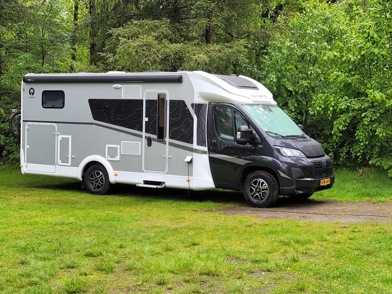 **Prachtige 4 pers. camper huren. Te huur 4 pers. automaat camper**