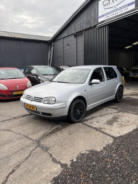 Volkswagen golf jaar apk!
