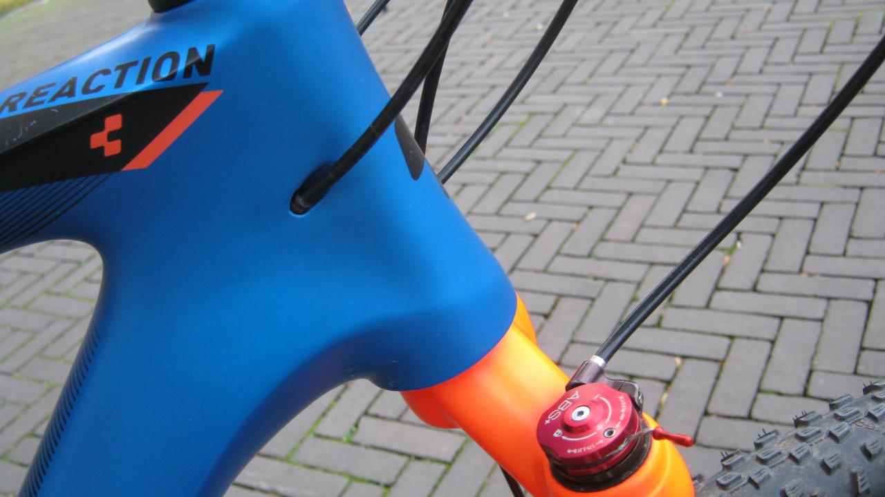 TE KOOP CUBE REACTION  29 ER CARBON  ROND 200 KM OP GEFIETST VOOR 500 EURO