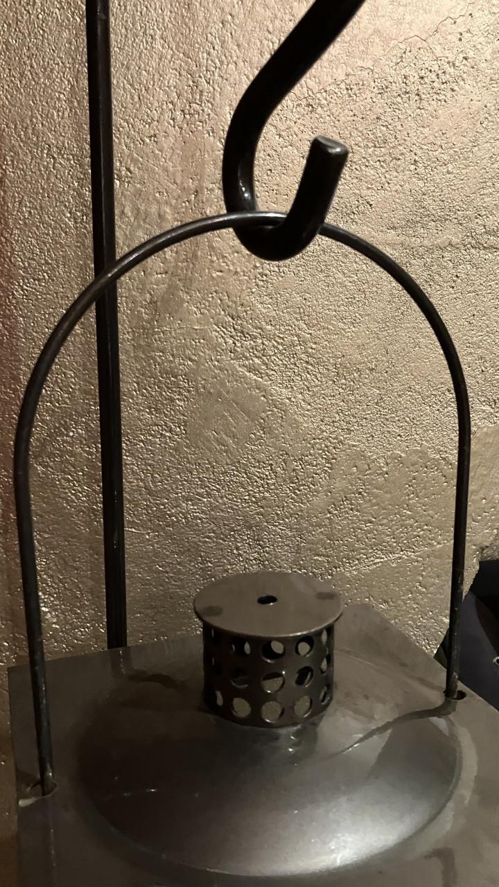 Zware stalen kandelaar op voet