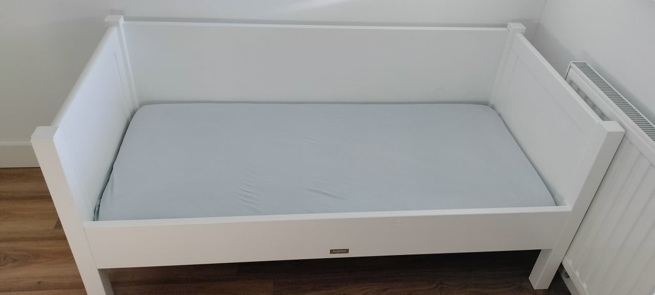 Junior bed