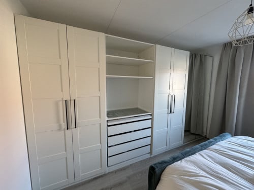 Mooie ruime kledingkast