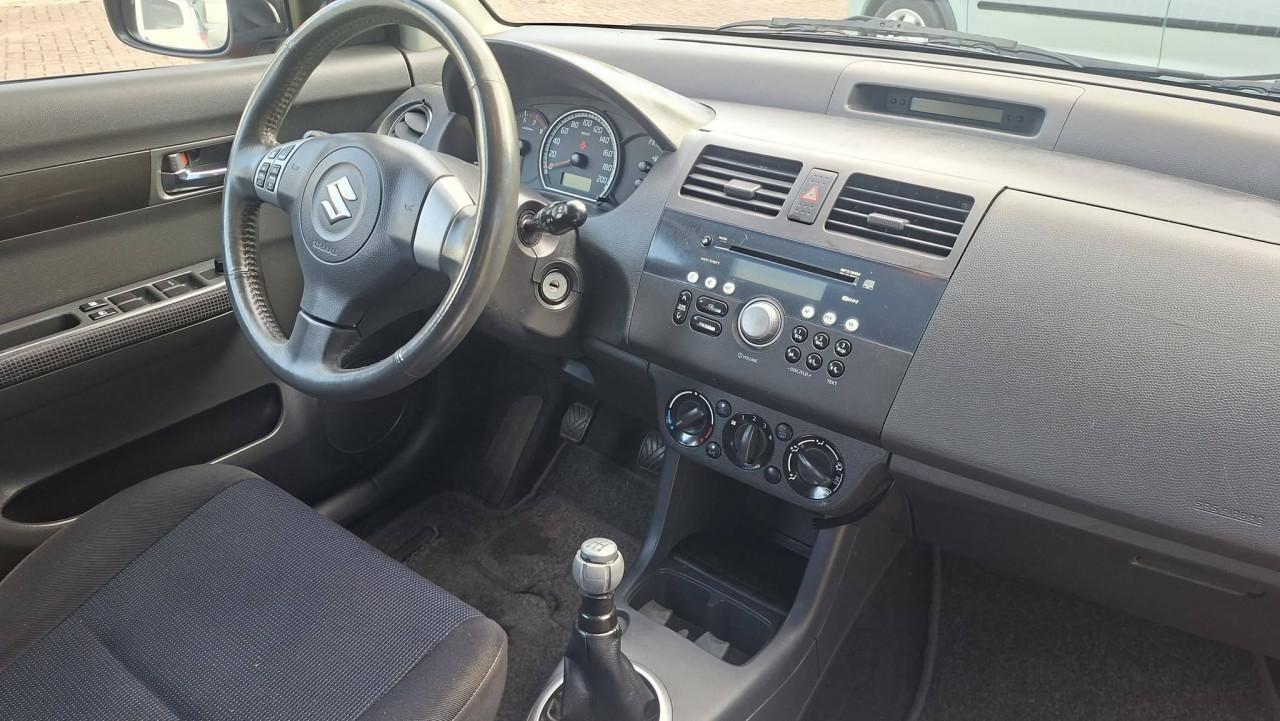 Suzuki SWIFT 1.3 Shogun 5deurs bj:2007 airco lm-velgen apk 2027 !!!