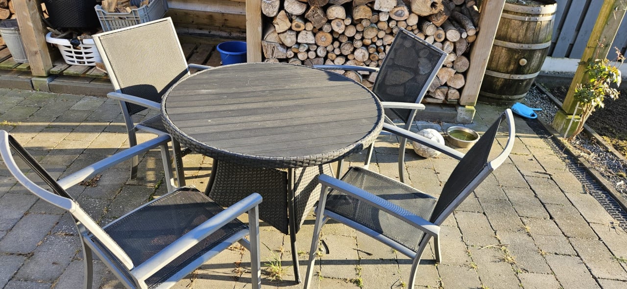 Tuinset rond - tafel en 4 stoelen
