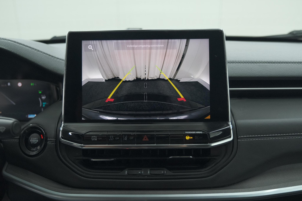Jeep Compass 4xe 190 plug-in hybrid electric night eagle | camera | apple c
