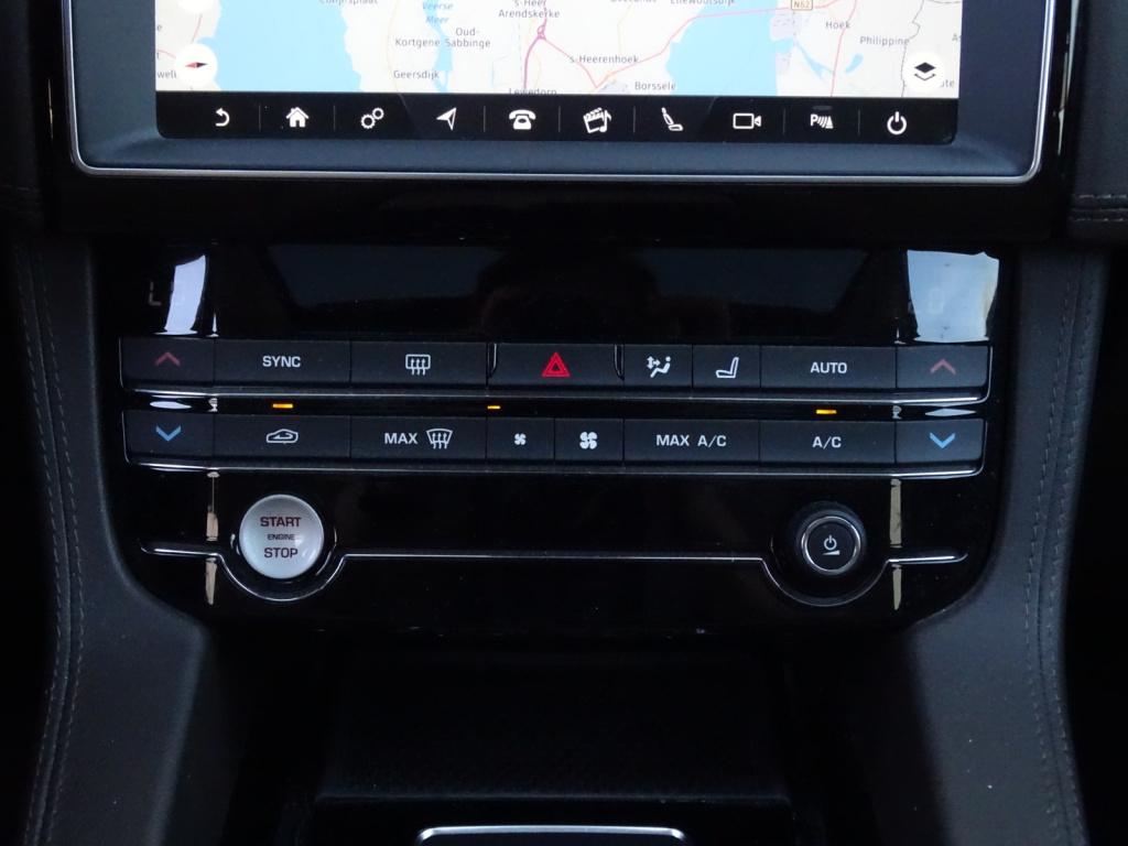 Jaguar F-pace 2.0t awd portfolio | leder | pano | trekhaak