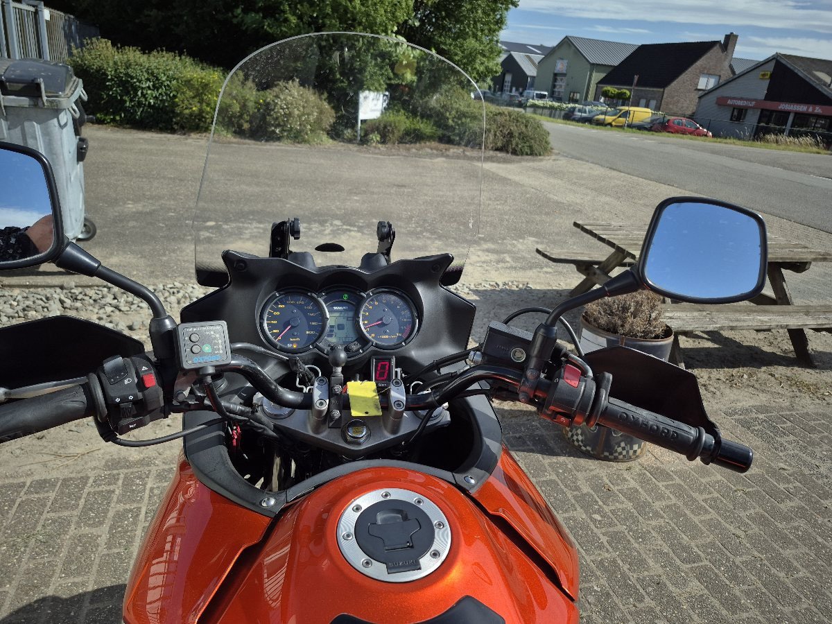 Suzuki VStrom DL650 abs uit 2011 met veel extra's