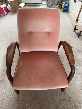 Twee antieke stoelen