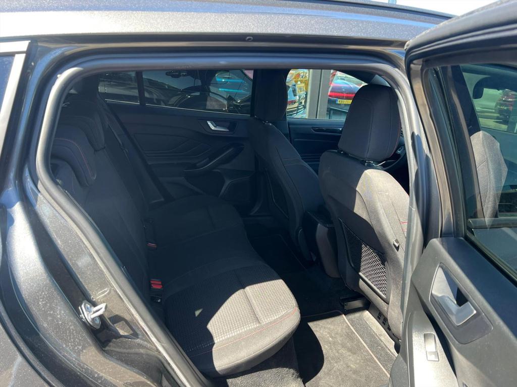 Ford Focus 1.0 ecoboost hybrid 155pk st line x | acc | trekhaak | carplay