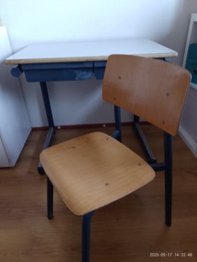 Kinder bureau met stoel