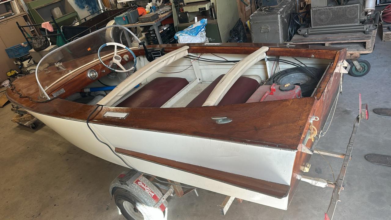 Vintage auto Speedboot met Atlanta trailer