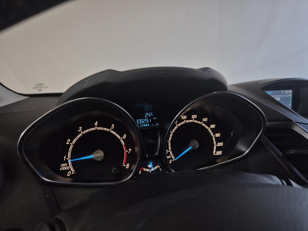 Ford Fiesta 1.25 / nieuwe db riem / parkeersensoren / stoelverwarming