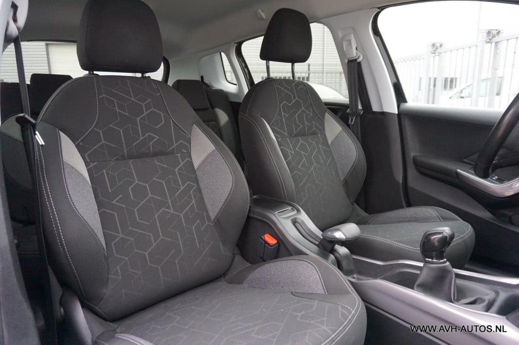 Peugeot 2008 1.2 puretech blue lion