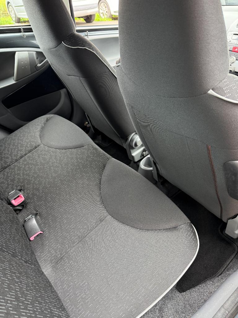 Peugeot 107 1.0-12v xs - 5drs - airco