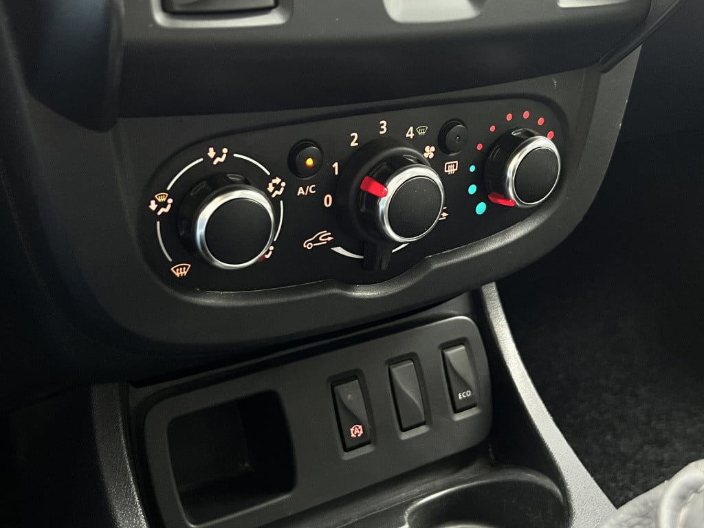 Dacia Duster 1.2 tce 4x2 lauréate | airco | cruise control | trekhaak
