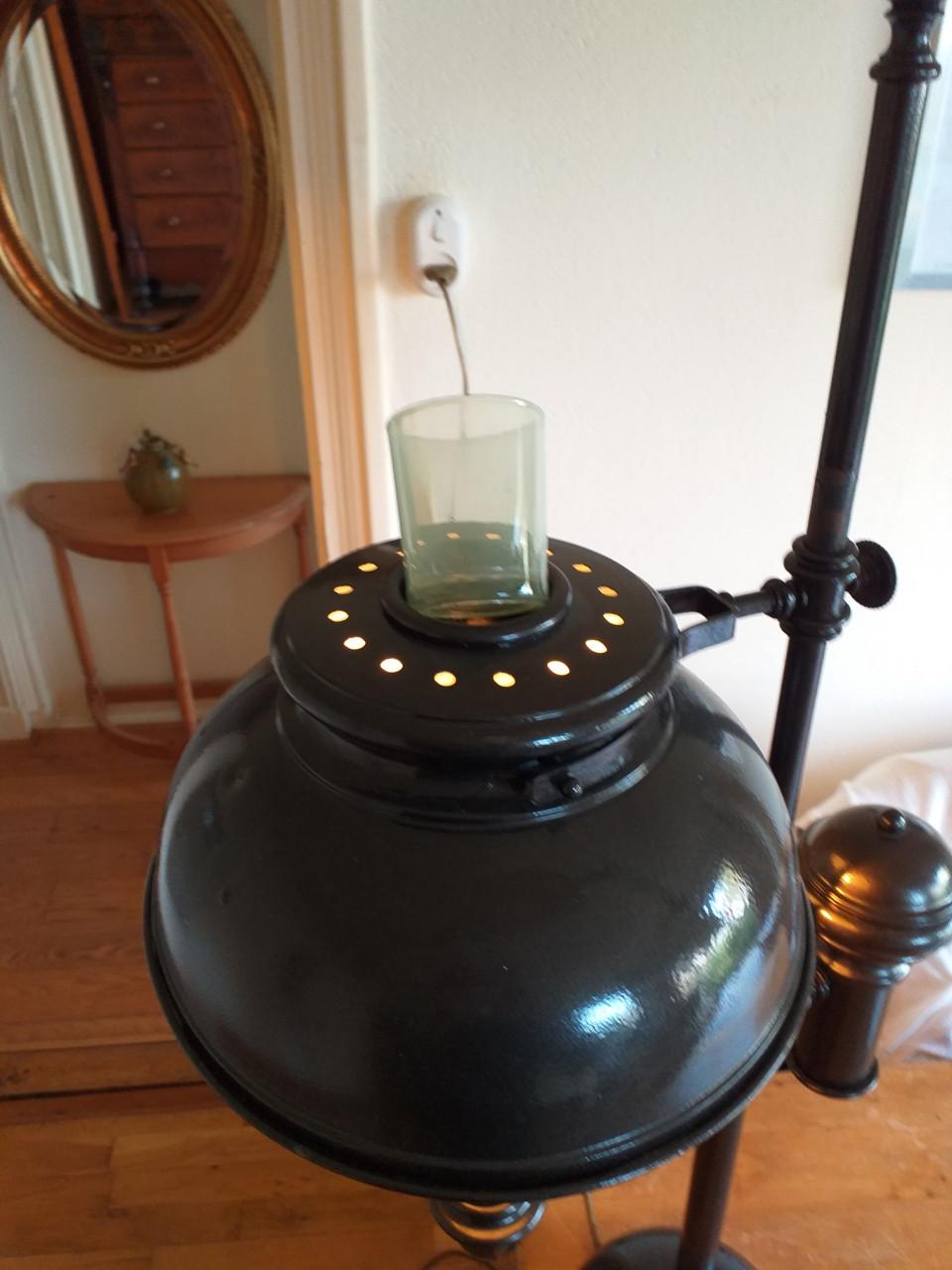 """MOOIE TAFELLAMP KAN OOK ALS VERDAMPER GEBRUIKT WORDEN""