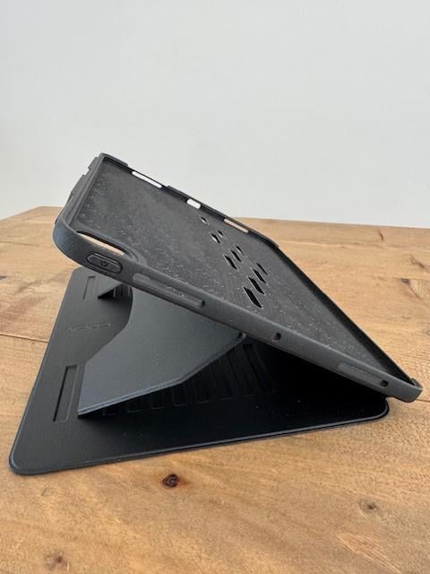 ZUGU case voor iPad Pro 13 (M4) 2024, M5 (2025), zwart, magnetisch