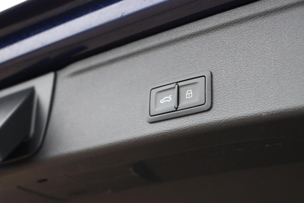 Audi A4 avant 40 tfsi s edition s-tronic 204pk panoramadak | zwart optiek |