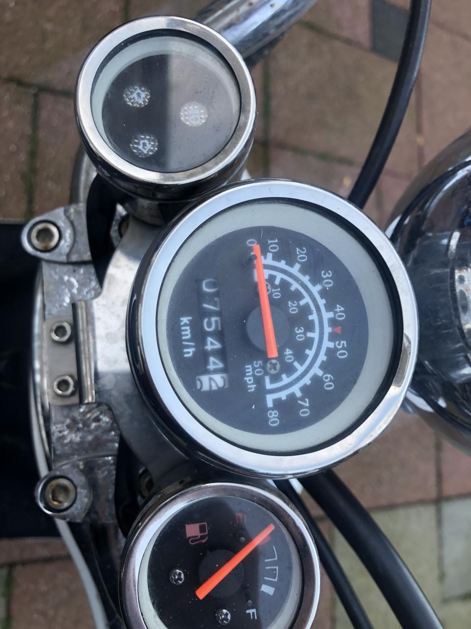 Sym allo (blauw kenteken) start rijd (zit wat werk aan)