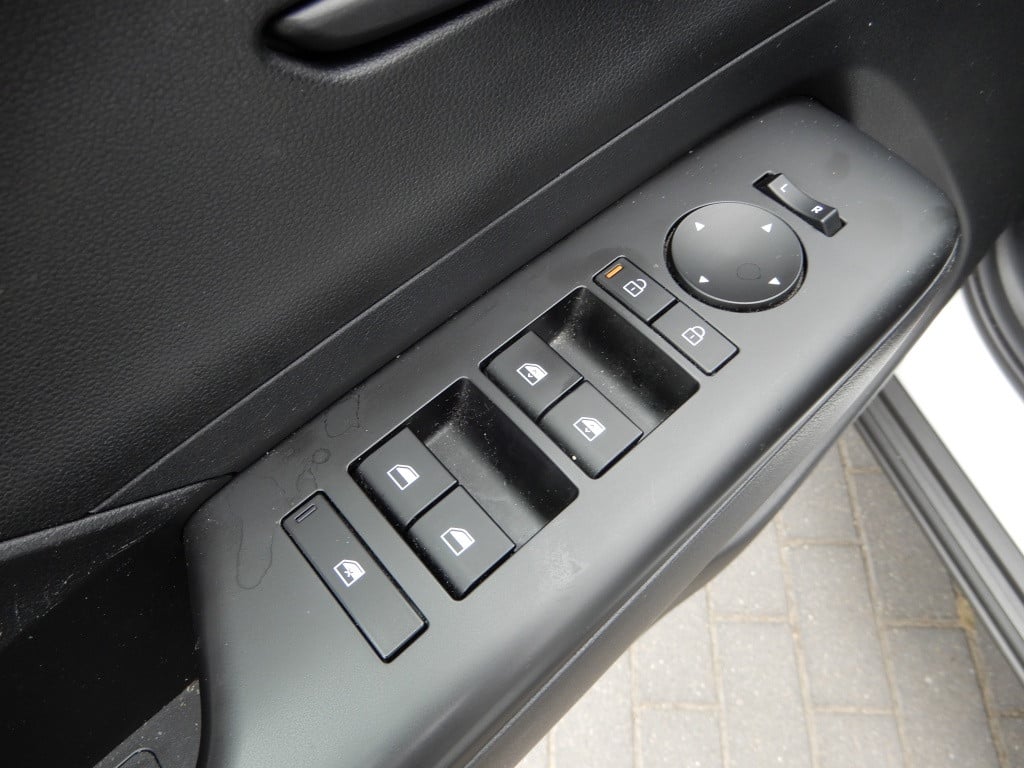 Hyundai Kona 1.6 gdi hev comfort | nieuw model! | 17 inch | navigatie | ada