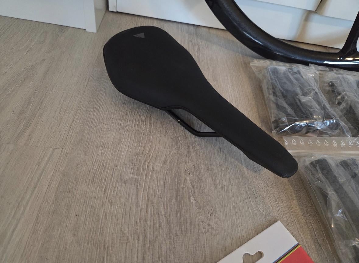Te koop E-bike Canyon Roadlite: ON CF 9 Ltd. framemaat M