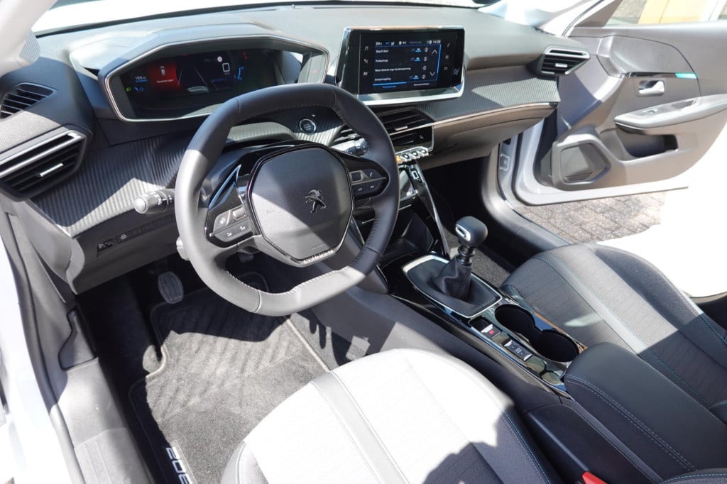 Peugeot 208 1.2 puretech 100 allure