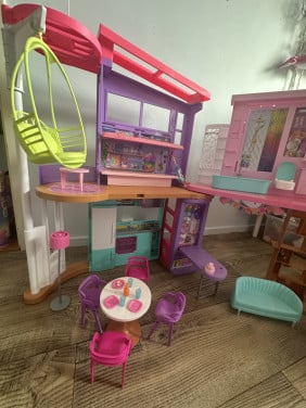 Barbie dream home
