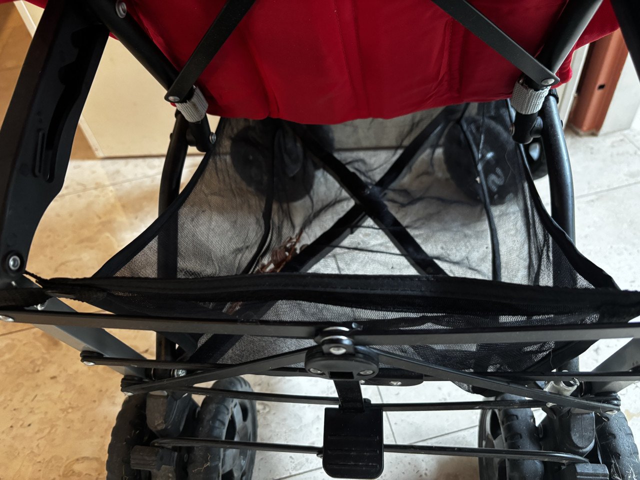 Buggy van Koelstra in rood