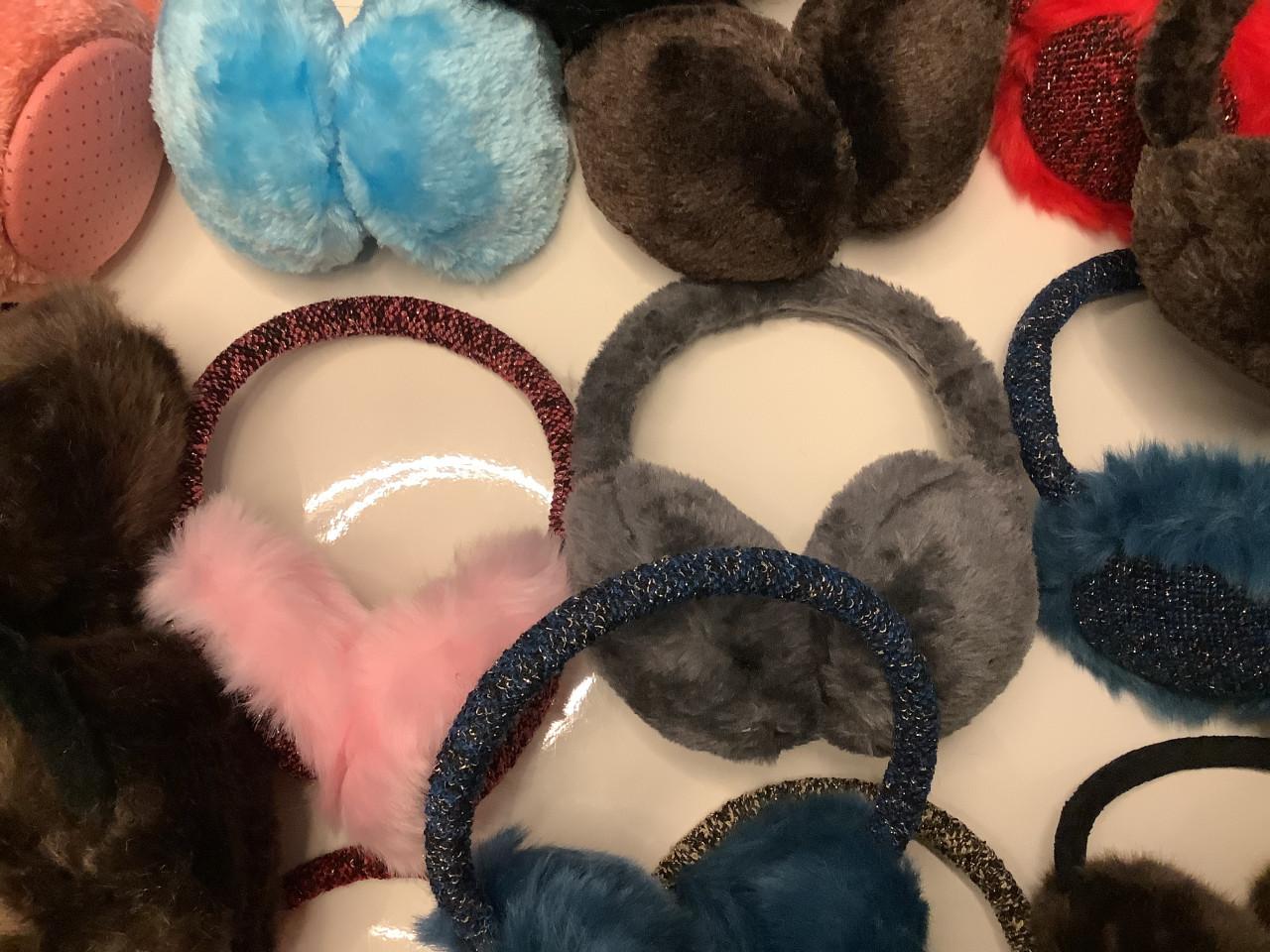 Partij super leuke oorwarmers. ( partij 216)